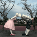 sculpture-of-a-kissing-couple